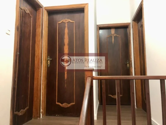 Imagem Aluno casa COMERCIAL no metrô Jabaquara. São 6 salas, Varanda, Copa, Lavandaria e 2 Banheiros, imóvel totalmente reformado com telhado novo, instalação elétrica nova, está impecável. Sua locação é ideal para clínicas médicas, escritórios de advocacia, cor