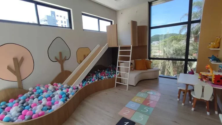 Imagem Apartamento com 3 dormitórios sendo 1 suíte e 2 vagas de garagem na Praia Brava em Itajaí