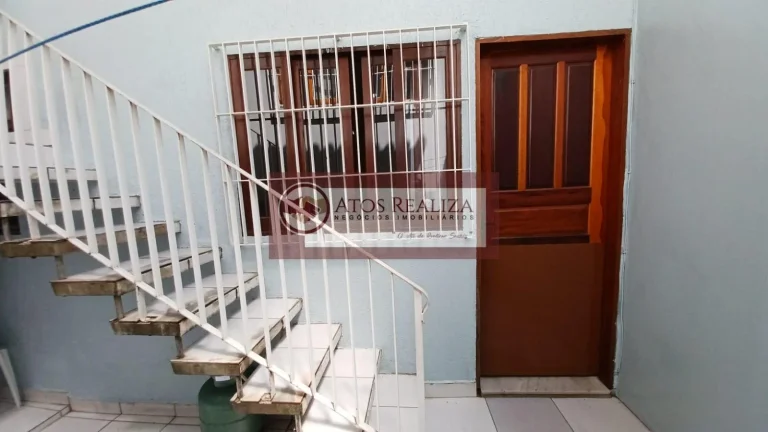 Imagem Alugo casa no Jardim Germania. Sobrado com 200m² de àrea util, 3 Dormitirios com planejados, sendo 2 Suítes, 2 salas, 6 banheiros, 2 vagas de garagem coberta, area de serviço com pia e churrasqueira, com àrea de serviço, Agende uma visita.