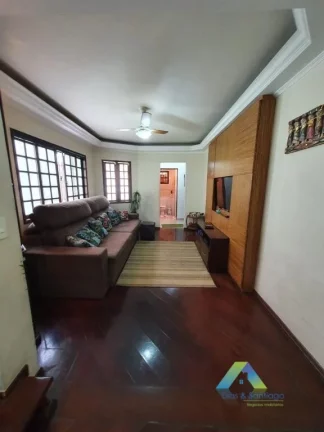 Imagem Lindo sobrado 177 metros, com excelente localização 3 dormitórios, 3 vagas, quintal espaço gourmet com ótimo valor !,