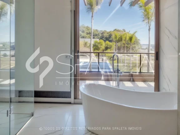Imagem Casa de revista com vista livre para o lago e campo de golfe, disponível para venda na Fazenda da Grama em Itupeva