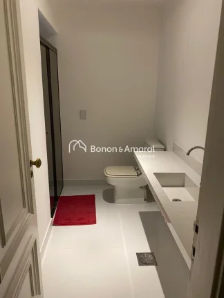 Imagem Lindo e espaçoso apartamento com 218m² de área. Recém reformado, possui 4 dormitórios, sendo 2 ...