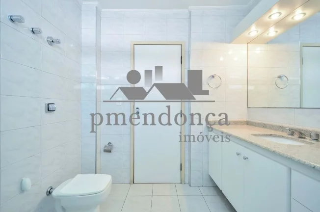 Imagem Apartamento em Higienopolis com 3 quartos (1 sui­te) e 1 vaga, 209m²
