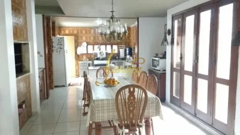 Imagem Sobrado em Atlântida! Apenas 01 quadra do mar com 04 dormitórios