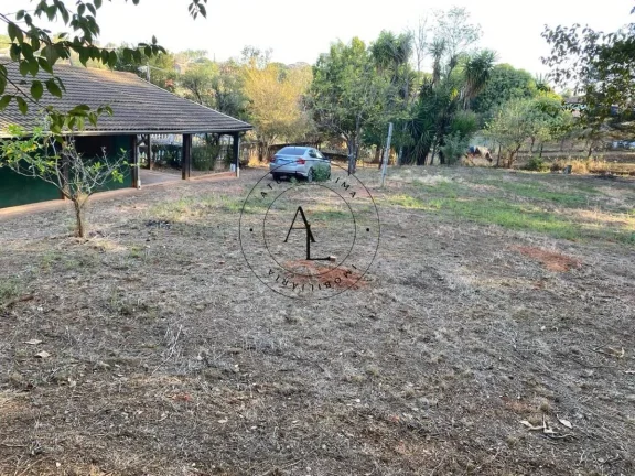Imagem Chácara Encantadora com 2 Dormitórios, Piscina e Ampla Área Verde