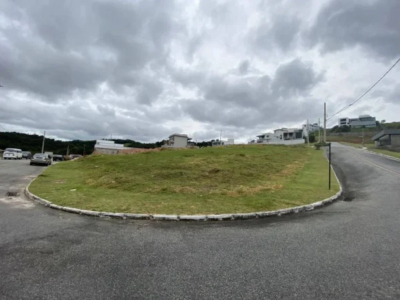 Imagem Lote de esquina 475m2 em Condomínio de Alto Padrão – Segurança e Lazer Completo