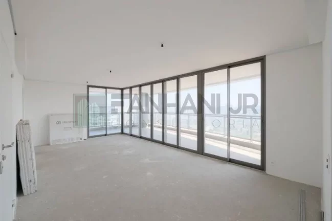 Imagem More no bairro mais valorizado de São Paulo, Vila Nova Conceição, em uma cobertura duplex que é uma verdadeira obra de arte. Com 4 quartos e 5 banheir