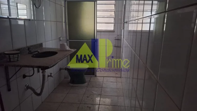 Imagem Aluguel de Casa Espaçosa na Vila Guilhermina, São Paulo-SP: 2 Quartos, 2 Salas, 1 Banheiro, 2 Vagas, 110m².