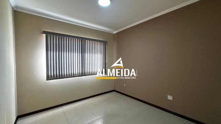Imagem Casa com 3 dormitórios para alugar, 450 m² por R$ 3.825,00/mês - Vila Saibreiro - Rio Claro/SP