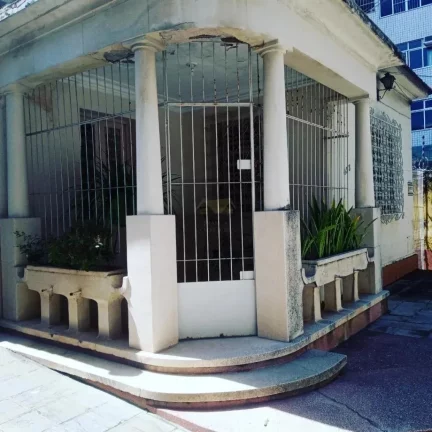 Casa para Venda em Natal, Tirol, 6 dormitórios, 1 suíte, 1 banheiro, 4 vagas