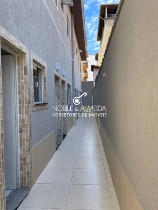 Imagem CASA COM SACADA NA QUADRA DA PRAIA