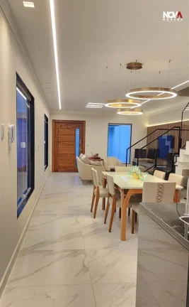 Imagem Esta magnífica casa oferece 5 suítes, sendo 1 suíte master com closet e banheira, perfeita para q...