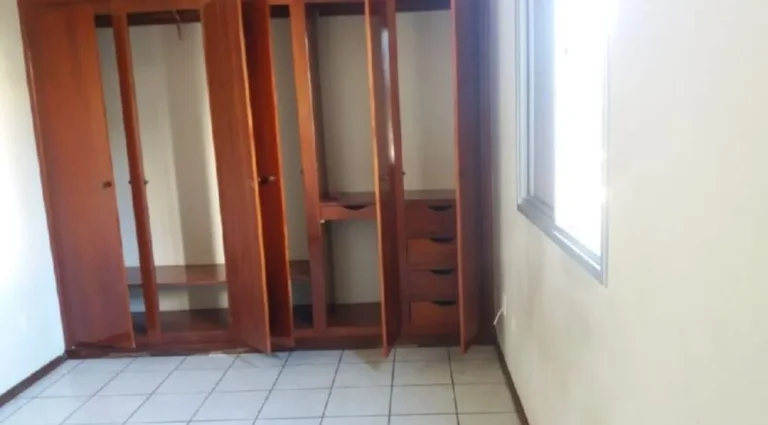 Imagem Apartamento bairro Alto ótima localização com elevador!2 - Dormitórios (1st) ambos com armários...