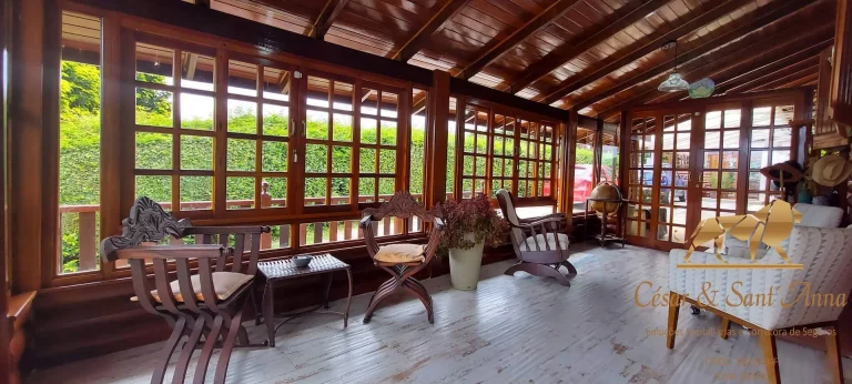 Imagem Linda casa com vista permanente no Alto do Capivari com 380m².