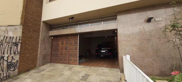 Imagem Sobrado Mooca - Terreno com 432 m² - Área construída com 360 m² - 4 Dormitórios - 1 Suíte - 6 Vagas de garagem - Aceita Financiamento