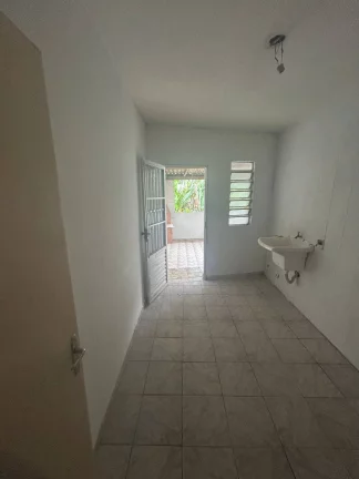 Imagem Casa Frente Locação 3 Dormitórios com 1 Vaga de garagem - Jardim Ipanema