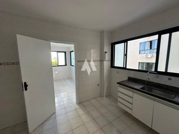 Imagem Vende Apartamento de 2 dormitórios sendo 1 suíte, Dependência Completa, 92 m², Garagem fechada e em Excelente Localização no bairro da Ponta da Praia