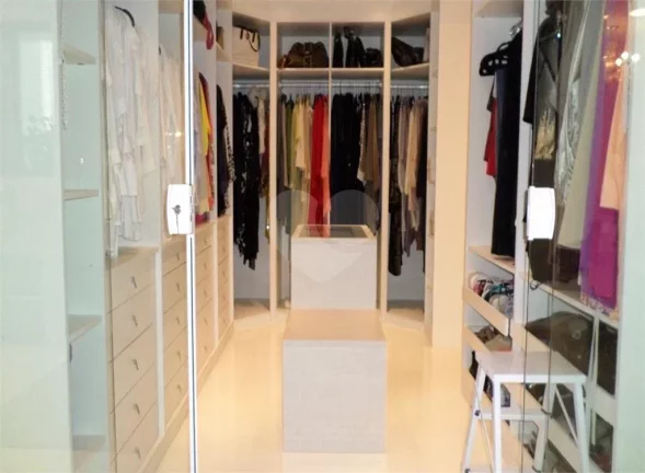 Imagem Cobertura à venda com 3 quartos, sendo 2 suítes, no condomínio Emerald Hills, São Paulo - SP