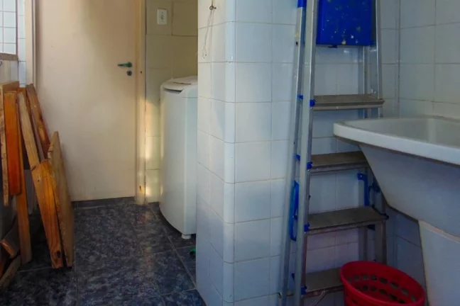 Imagem Pitangueiras - Amplo apartamento à 150 metros da praia.