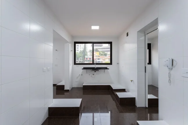 Imagem Apartamento 169M², 3Q, 2 Suítes, 3 Banheiros, 3 Vagas, Varanda, Piscina, Churrasqueira, Salão de Festas, Jardim.