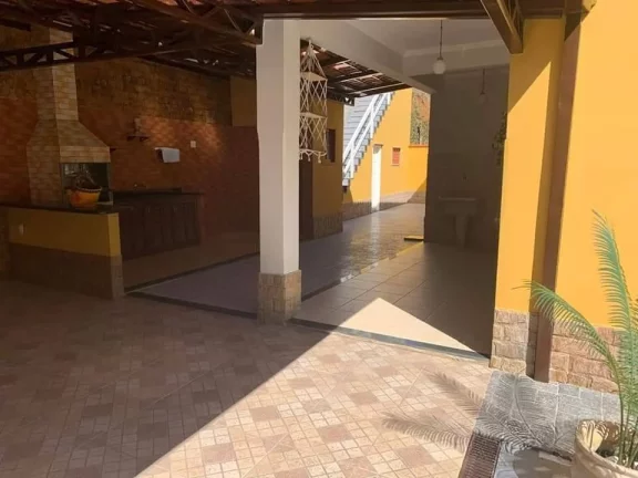 Imagem VENDO CASA DE 3 QUARTOS, LINEAR COM 1.382,00M2 DE TERRENO.