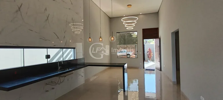 Imagem Imperdível casa à venda em Campo Grande-MS, Bairro Seminário: 3 quartos, 1 suíte, 2 salas, 3 banheiros, 3 vagas, 128m².