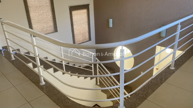 Imagem Um lar pensado para viver bem!

Essa casa no Condomínio Portal do Jequitibá encanta pelo acabament...