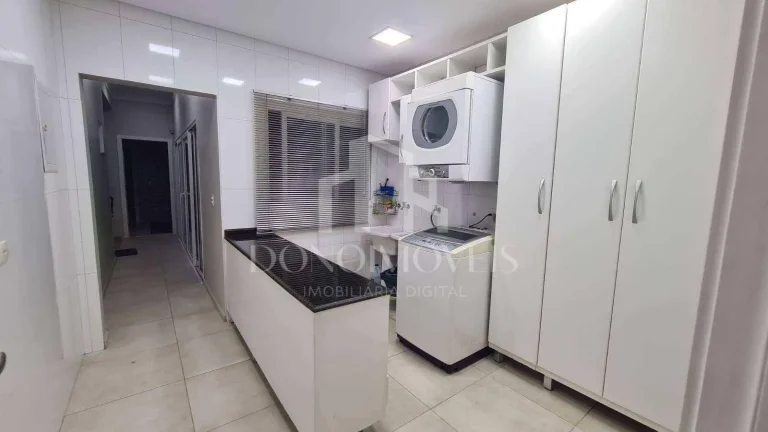 Imagem Sobrado de alto padrão em condomínio fechado - 585m² | 6 suítes