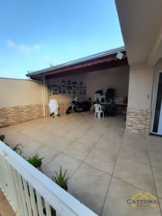Imagem Casa a venda com 3 quartos e amplo quintal no Santa Gertrudes em Jundiaí/SP