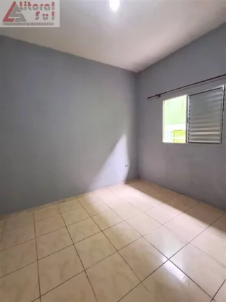Imagem Casa à venda em Tupiry, Praia Grande-SP: 2 quartos, 1 sala, 2 banheiros, 2 vagas de garagem, 80m² de área. Venha conferir!