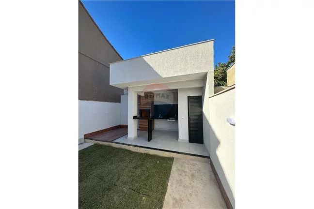 Imagem Uma casa belíssima em uma localização espetacular PRÓXIMO A PRAIA