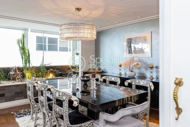 Imagem Apartamento com 180m², reformado na parte plana do Jardim América. Possui piso em tacos de madeira...