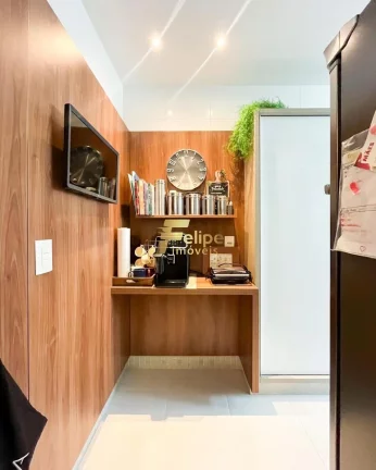 Imagem Com vista eterna para o mar, esse lindo apartamento está completamente montado e decorado com extremo requinte.