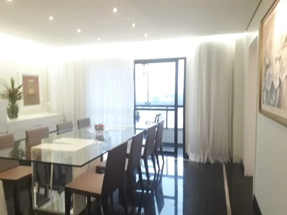 Imagem Apartamento 250 M², 3 Quartos, 3 Suítes, 5 Banheiros, 4 Vagas, Varanda, Lavabo, Piscina, Academia, Brinquedoteca, Quadra, Playground, Brinquedoteca.
