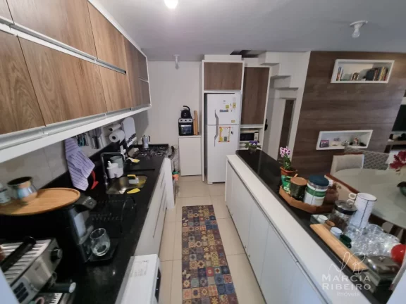 Imagem Casa Geminada no bairro Ingleses do Rio Vermelho com 3 dormitórios