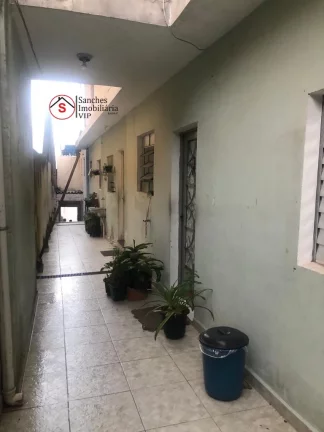 Imagem Terreno 10x48 com 7 Casas / Água e energia individualizados. Sendo 6 Casas com 4 cômodos e WC ,cada uma. E 1 Casa com 3 quartos, banheiro social , sa
