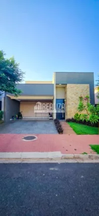 Imagem Casa com 3 suítes no Condomínio Estância dos Ipês em Uberaba