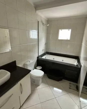 Imagem Casa com 3 dormitórios sendo 1 suíte com hidro e 2 vagas - Glória | Joinville/SC