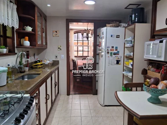 Imagem Casa à venda, 171 m² por R$ 1.100.000,00 - Ermitage - Teresópolis/RJ