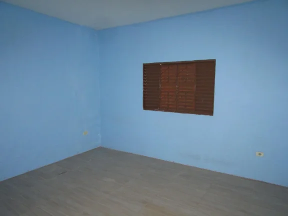 Imagem Encantadora casa de rua disponível para venda, localizada em um bairro tranquilo e de fácil acesso...