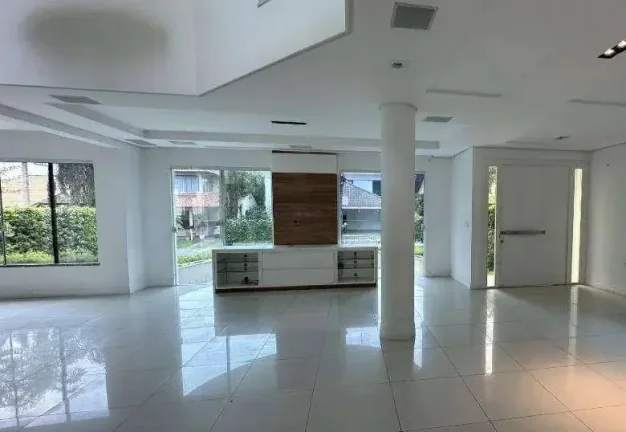 Imagem Casa de Alto Padrão em Jurerê Internacional a Poucos Minutos da Praia