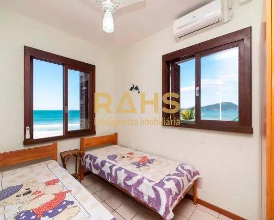 Imagem Sabe aquele sonho de Casa a Beira Mar de Bombinhas? Pois é, eu posso ajudar a realiza-lo com essa i...