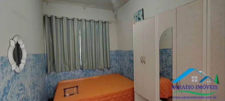 Imagem Casa no Centro com 4 Dormitórios com Amplo Terreno - Paraisópolis MG