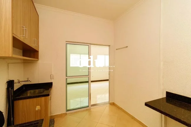 Imagem Um sobrado que une o conforto de uma casa com a praticidade e segurança de um condomínio. Com 100 ...
