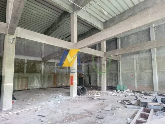 Imagem Galpão com grande área e acesso para caminhões em Mogi das Cruzes