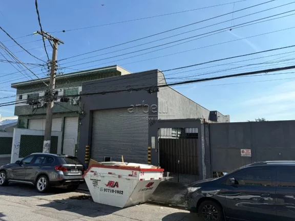 Galpão com área total de 310 M² e 170 M² de área construída, escritório, 4 banheiros e depós...