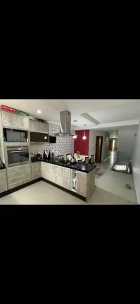 Imagem Sobrado com 250 m² 3 Dormitorios sendo 1 Suíte com sacada e 4 Vagas