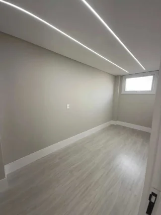 Imagem Casa em condomínio com 4 suítes e 2 vagas de garagem