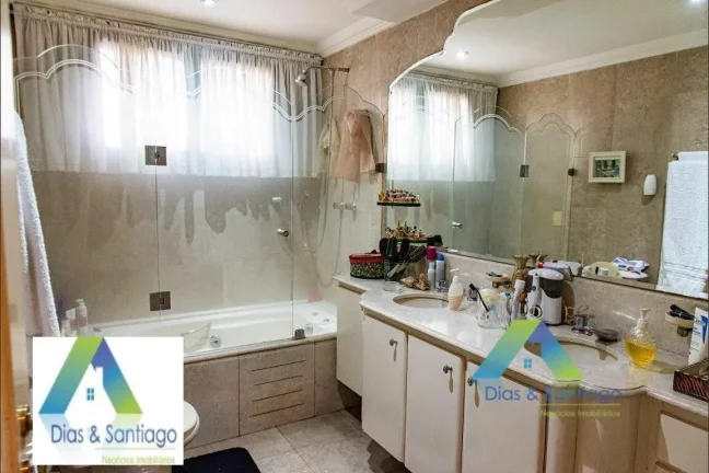 Imagem Apartamento alto padrão em 230m² sendo uma unidade por andar com 4 suítes, 4 vagas de garagem em localização privilegiada a 650mts Metrô Chácara Klabin