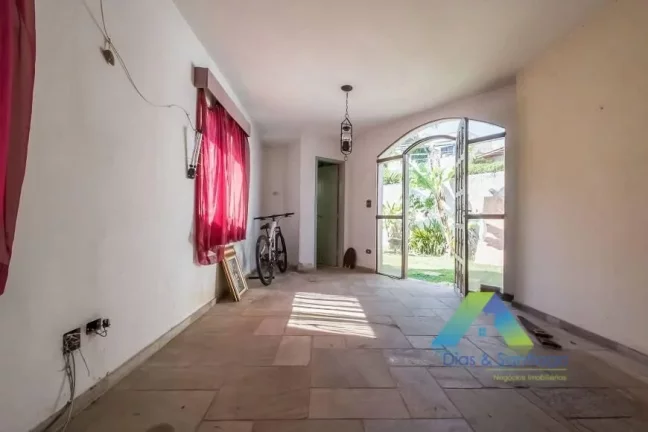 Imagem Casa com 4 Quartos e 2 banheiros à Venda, 235 m² por R$ 800.000,00